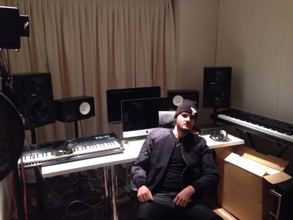 Студия Famous Music. Илья Сухомлин в студии звукозаписи «Famous Music». Запись вокала для нового трека Daddy Brothers....